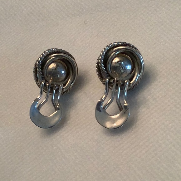 DAVID YURMAN Crossover Pearl and Diamond Earrings - Picture 6 of 9